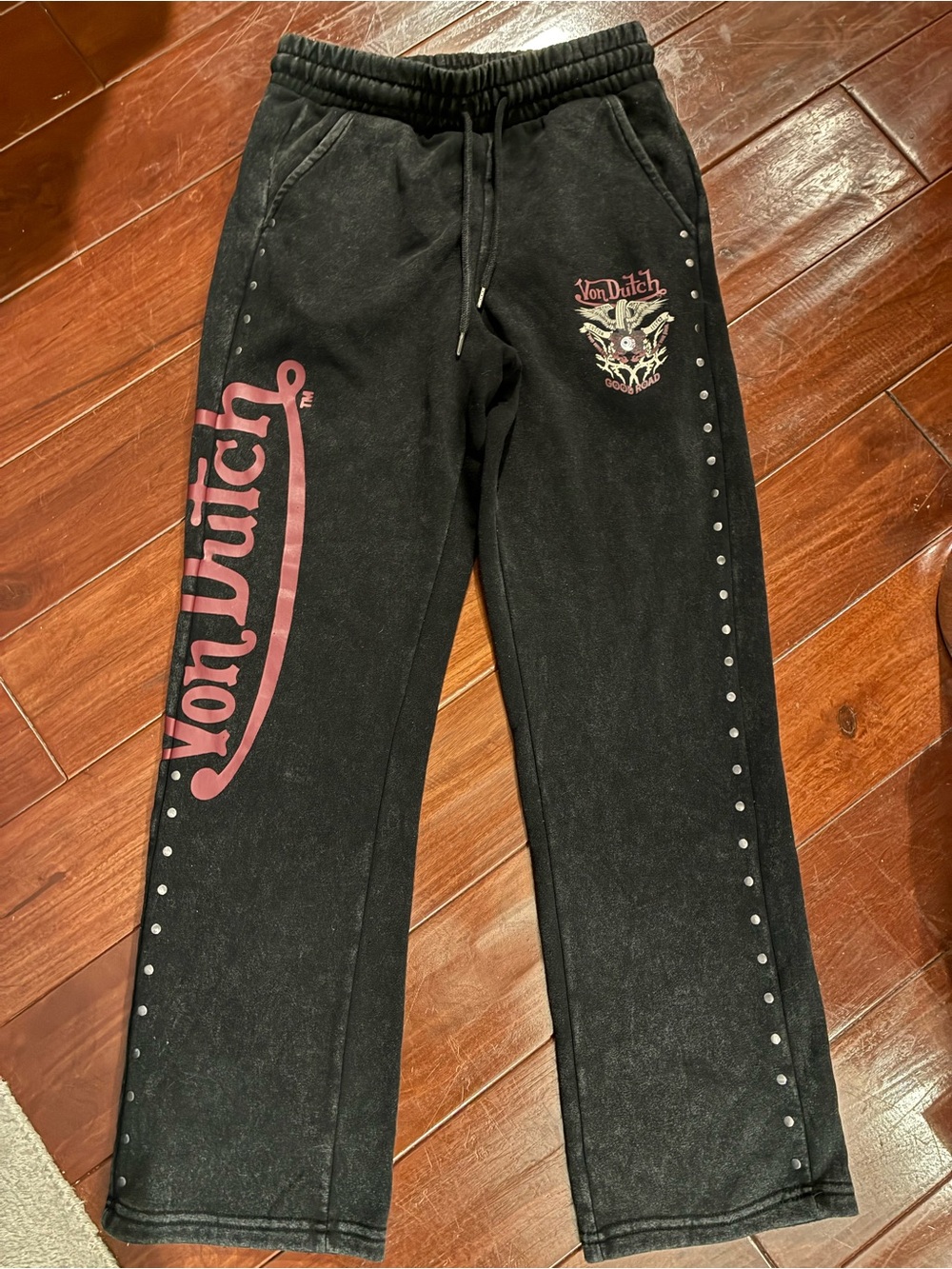 Von Dutch Black Logo Drawstring lounge Sweatpants w/studded sides. Gently worn